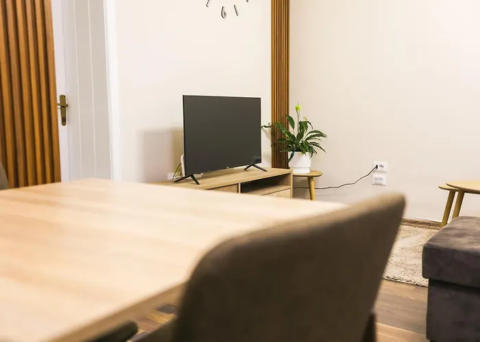 Townsquare Central Apartment *